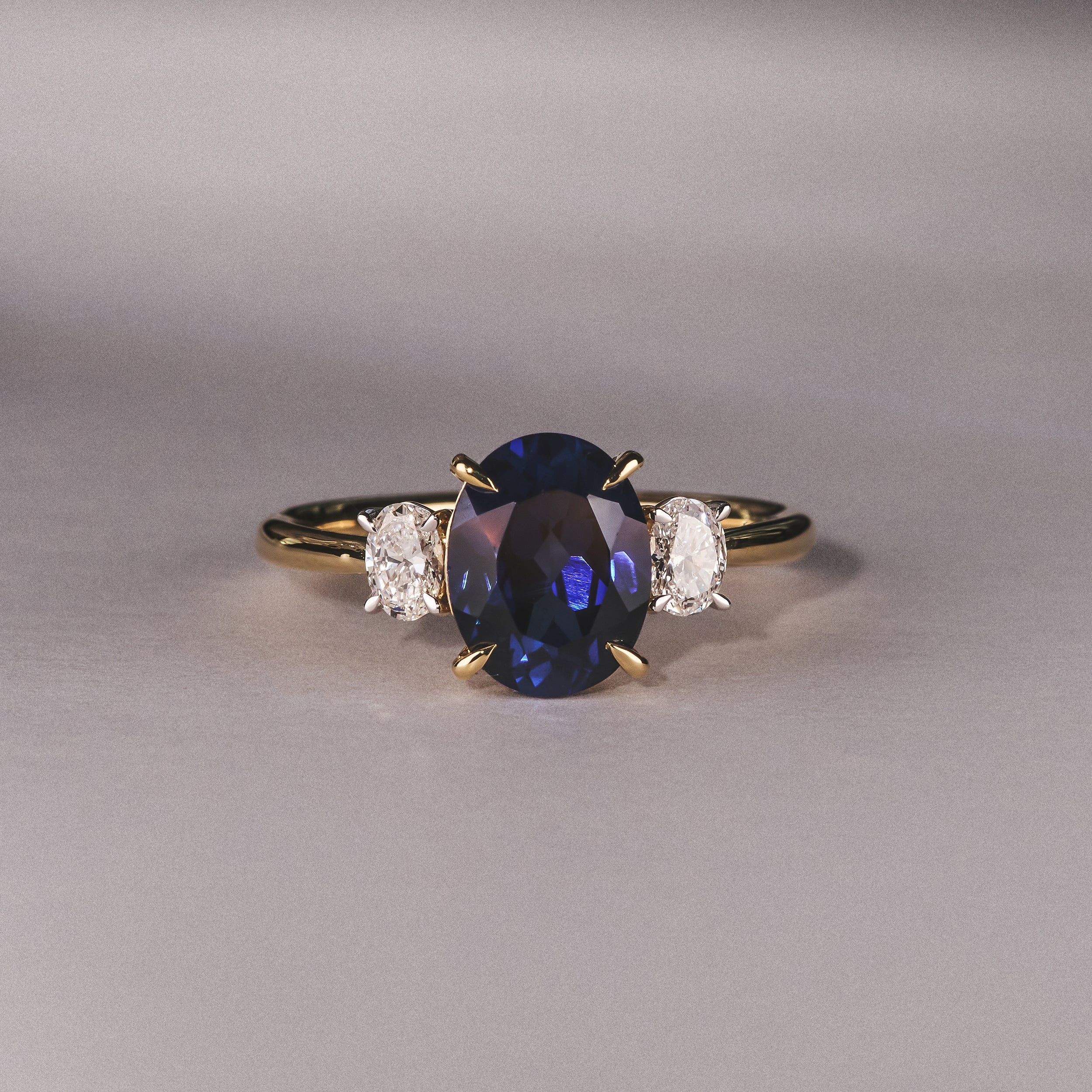 Solene 2.00ct Oval Cut Lab Sapphire and Lab Diamond 3 Stone Engament Ring in 18K Yellow Gold - Image 6