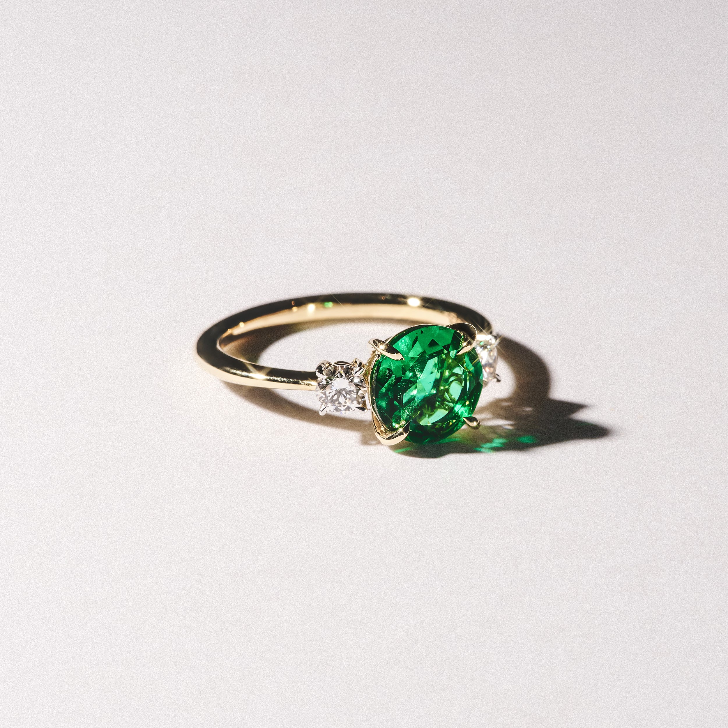 Solene 2.00ct Round Cut Lab Emerald and Lab Diamond 3 Stone Engagement Ring in 18K Yellow Gold - Image 8