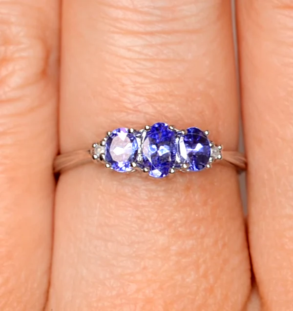 Tanzanite 0.59CT And Diamond 9K White Gold Ring - Image 3