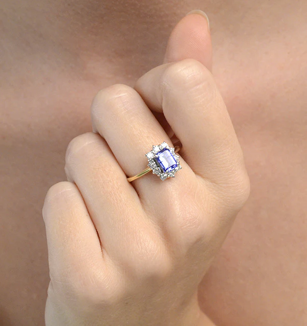 Tanzanite 7 x 5mm And Diamond 0.50ct 18K Gold Ring FET24-V - Image 2
