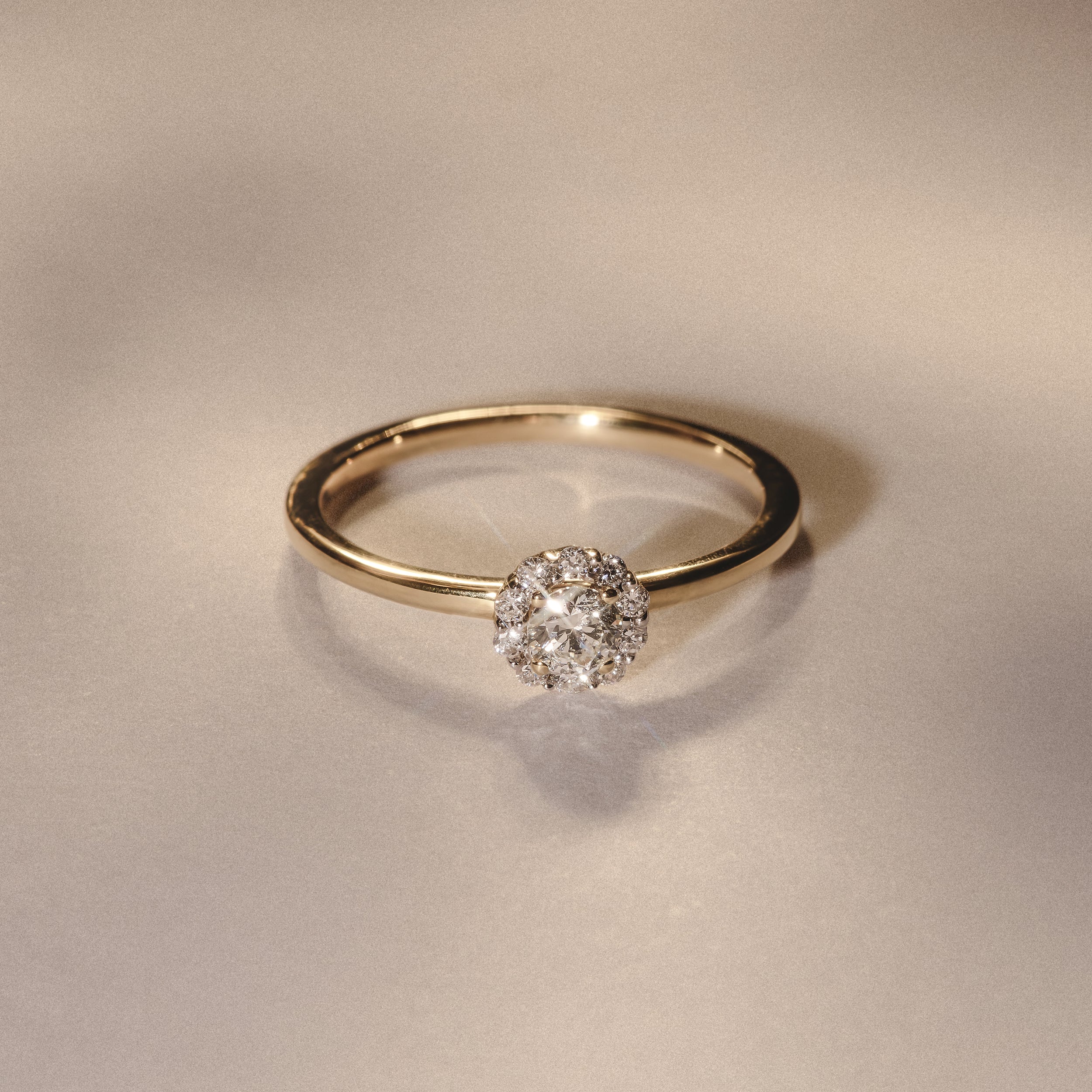 The Fleur Halo 0.30ct  H/SI Round Cut Lab Diamond Ring in 18K Gold Vermeil - Image 8
