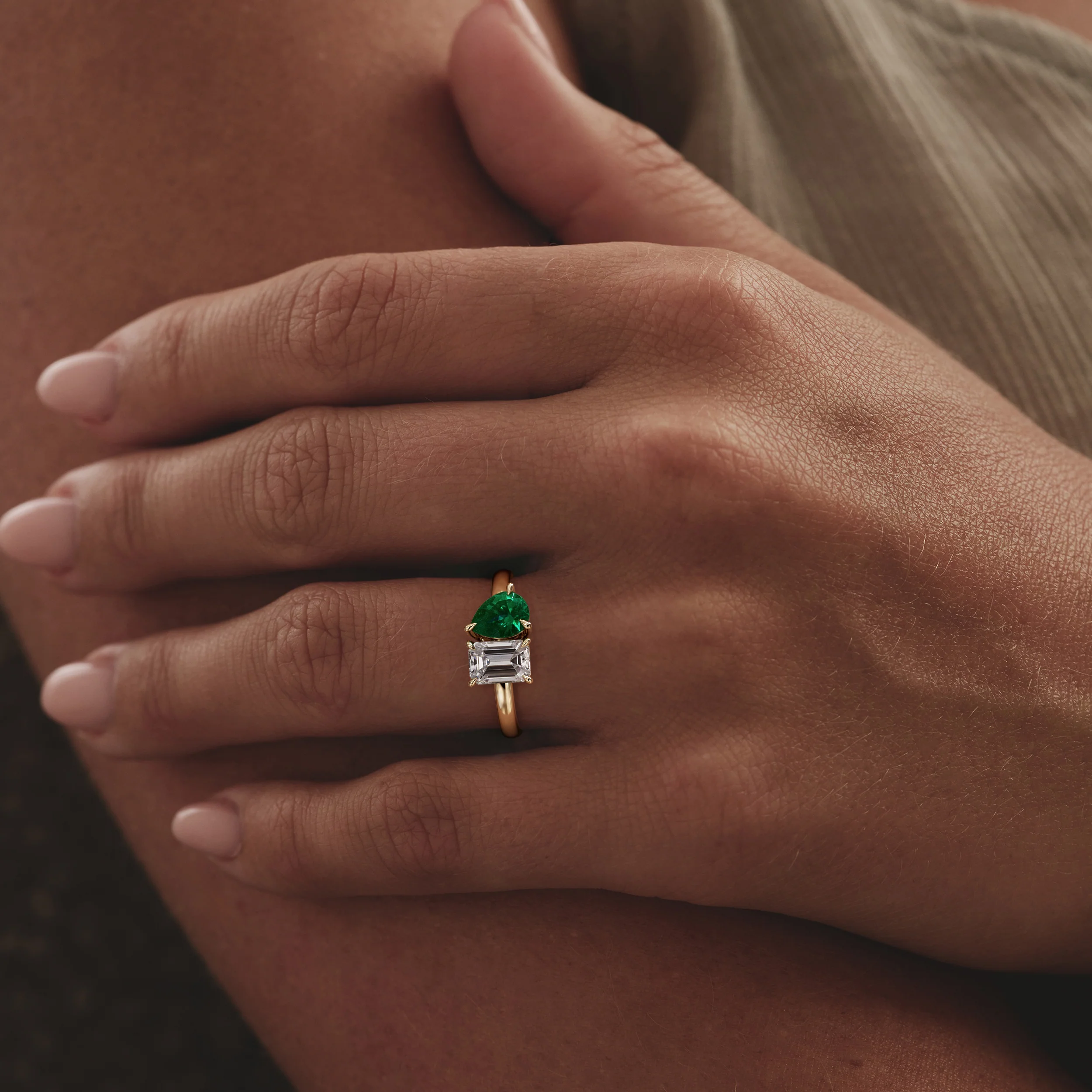 Toi Et Moi 1.50ct Emerald Cut Lab Diamond and 1.50ct Pear Lab Emerald Engagement Ring in 18K Yellow Gold - Image 2