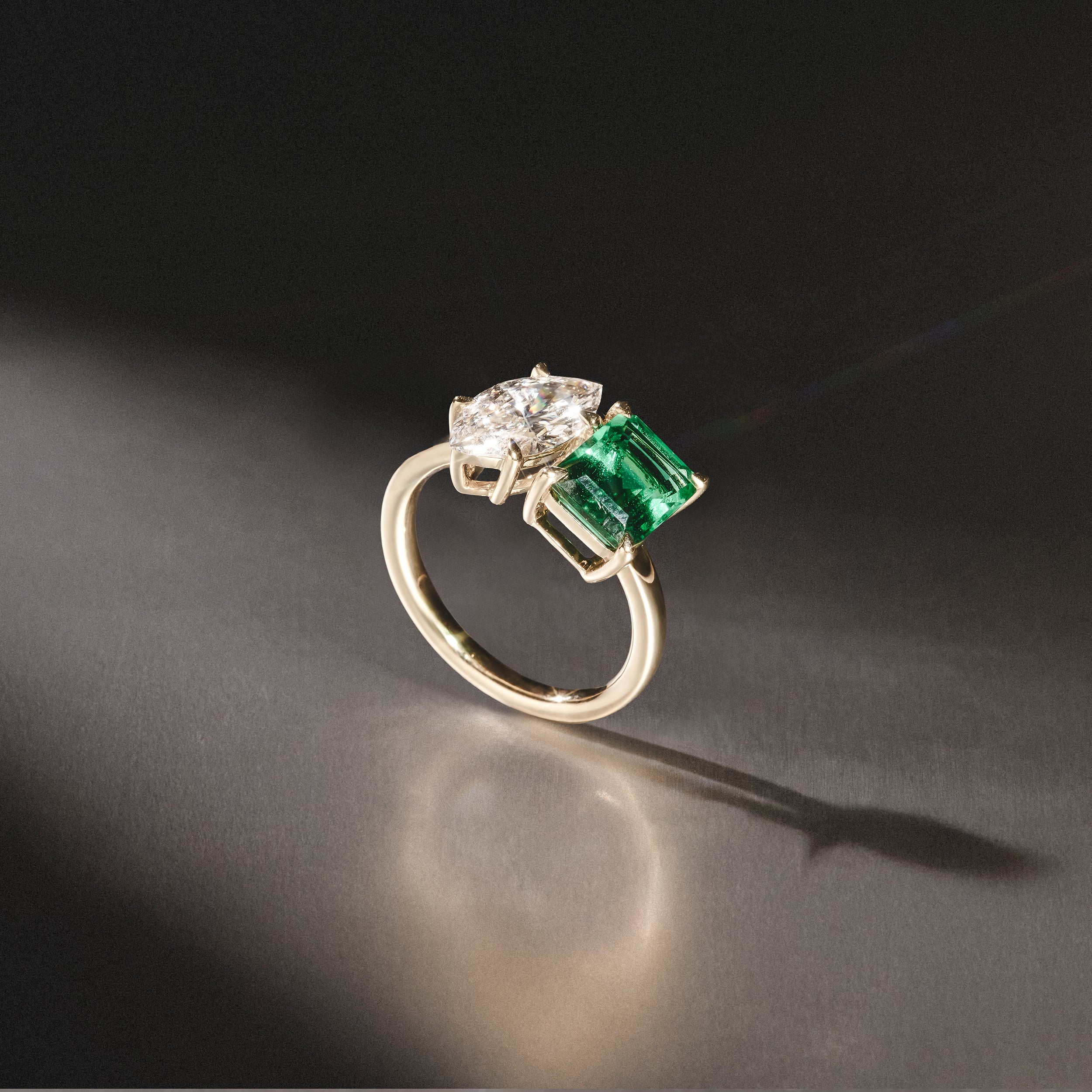 Toi Et Moi 1.50ct Marquise Lab Diamond and 3.30ct Emerald Cut Lab Emerald Engagement Ring in 18K Yellow Gold - Image 8