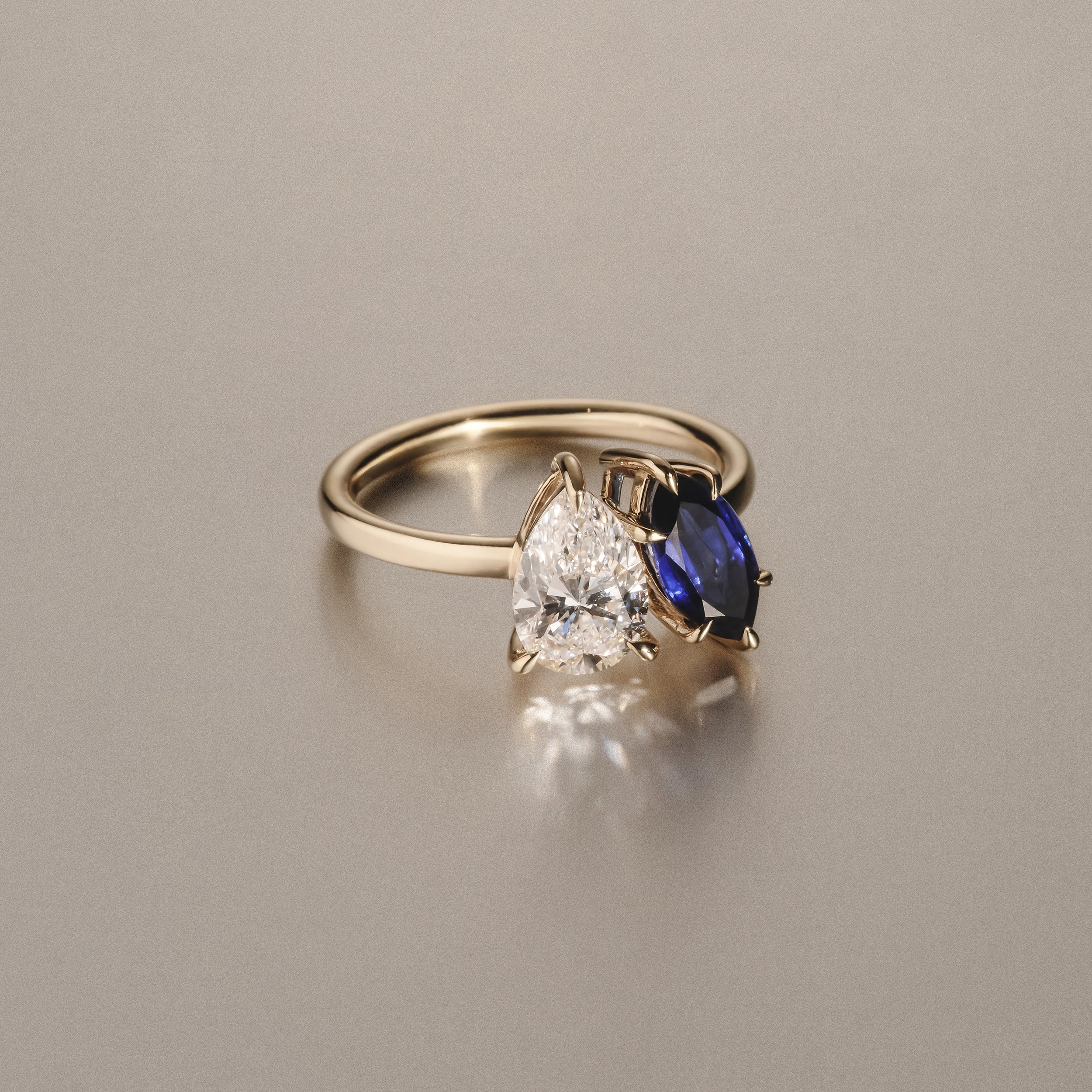 Toi Et Moi 1.50ct Pear Lab Diamond and 1.50ct Marquise Lab Sapphire Engagement Ring in 18K Yellow Gold - Image 6