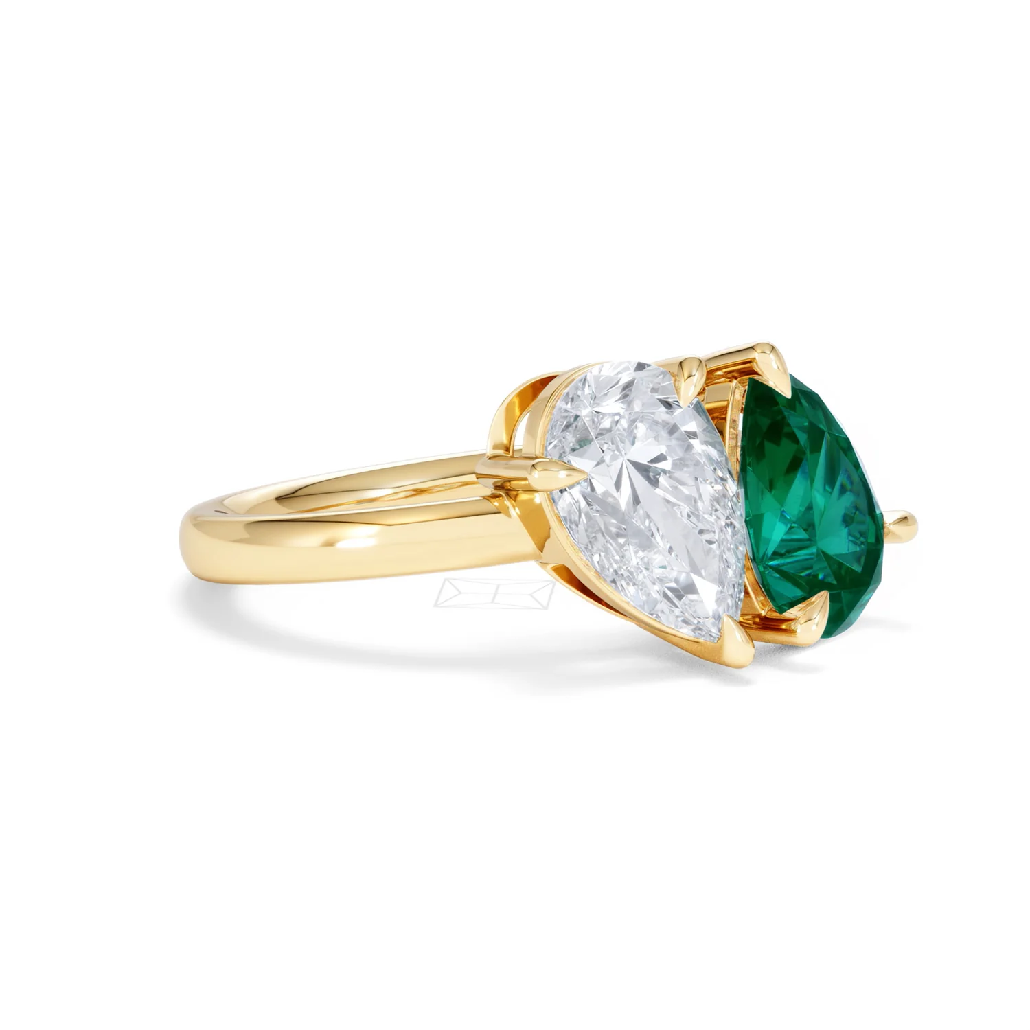 Toi Et Moi 1.50ct Pear Lab Diamond and 2.60ct Pear Lab Emerald Engagement Ring in 18K Yellow Gold - Image 18