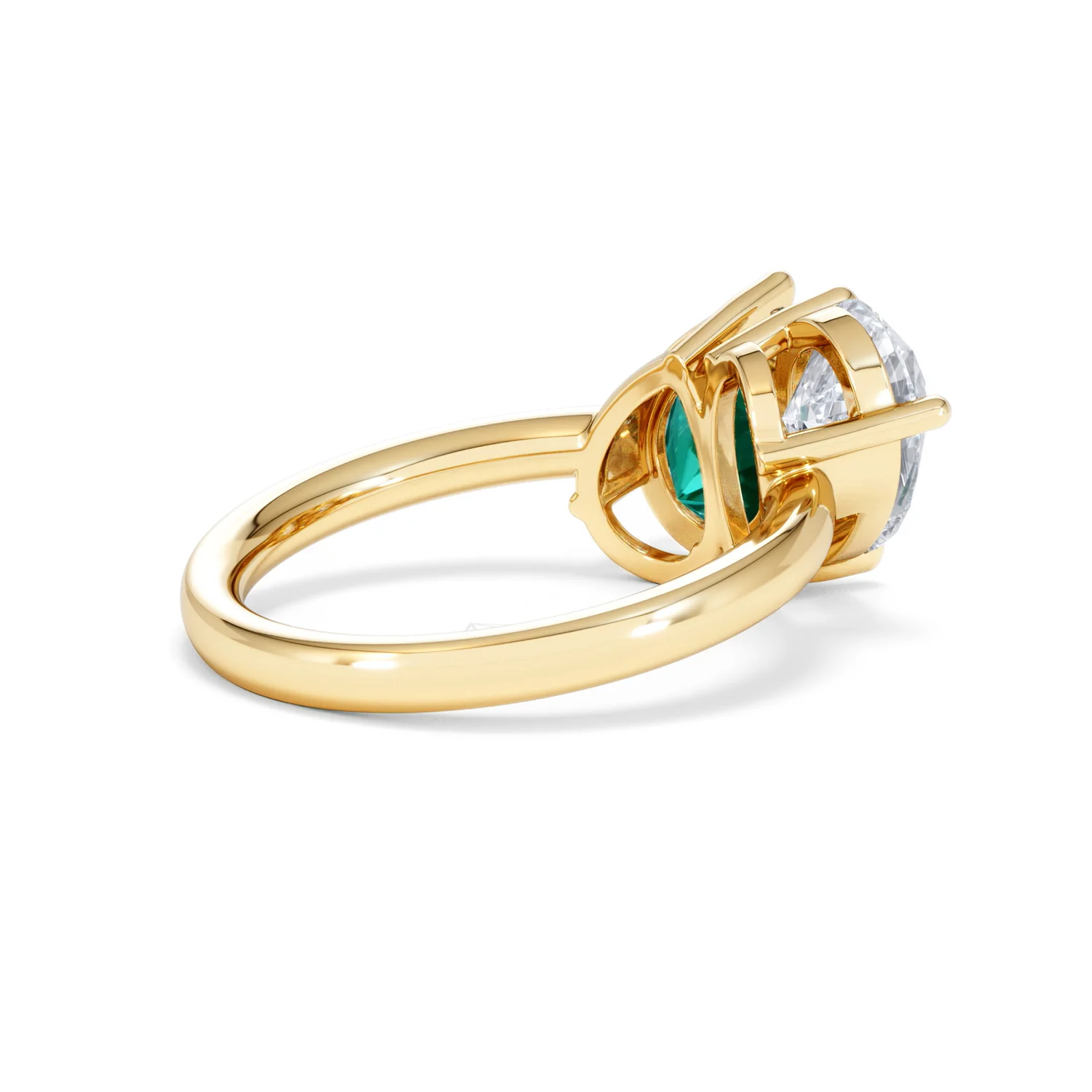 Toi Et Moi 1.50ct Pear Lab Diamond and 2.60ct Pear Lab Emerald Engagement Ring in 18K Yellow Gold - Image 37