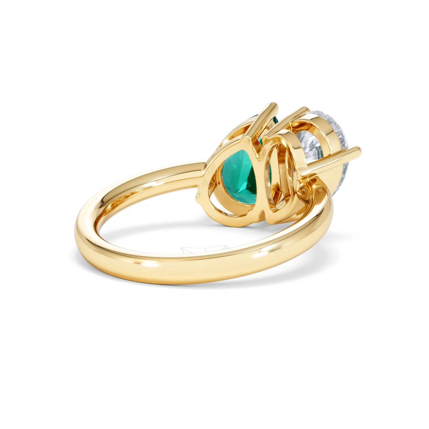 Toi Et Moi 1.50ct Pear Lab Diamond and 2.60ct Pear Lab Emerald Engagement Ring in 18K Yellow Gold - Image 41