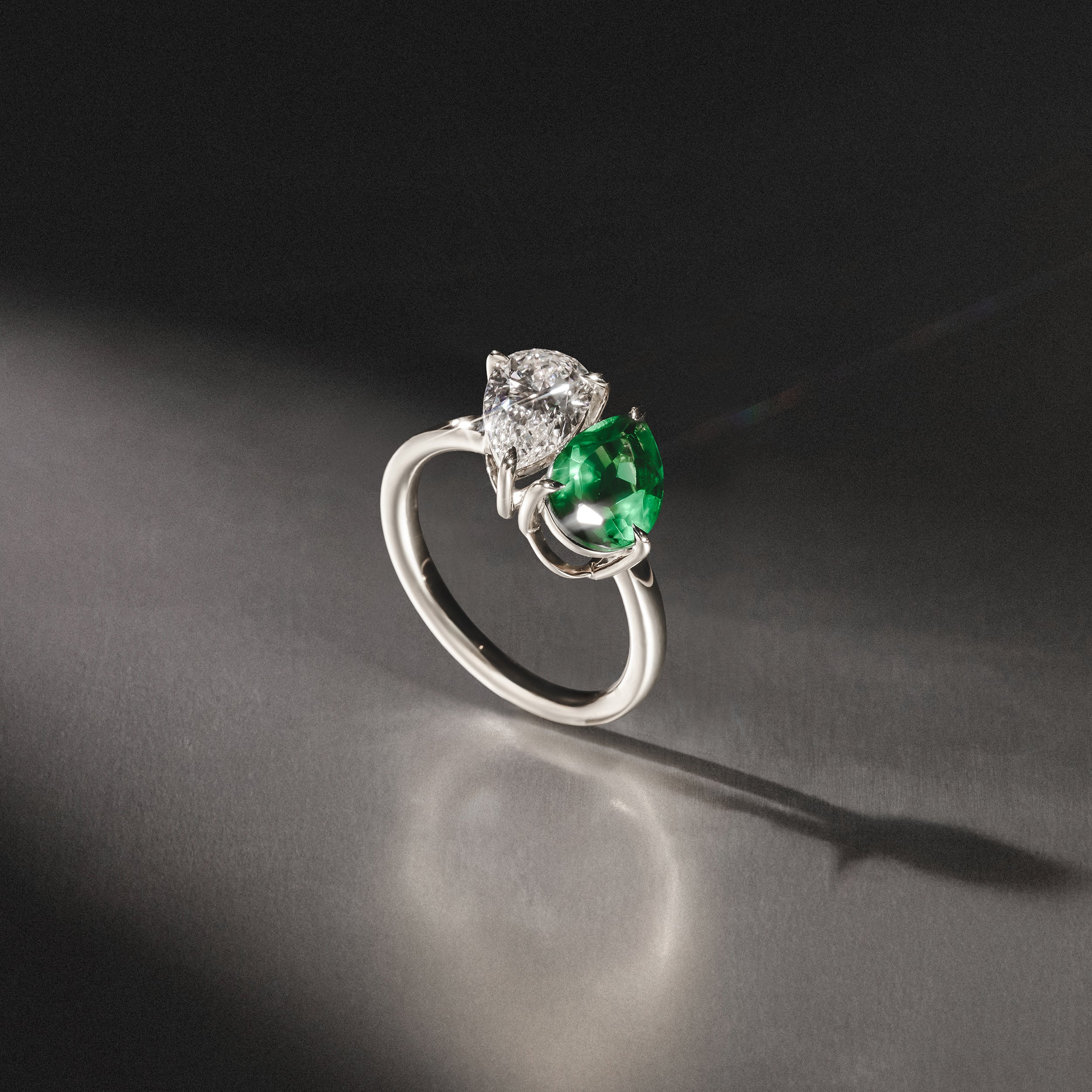 Toi Et Moi 1.50ct Pear Lab Diamond and 2.60ct Pear Lab Emerald Engagement Ring in Platinum - Image 8
