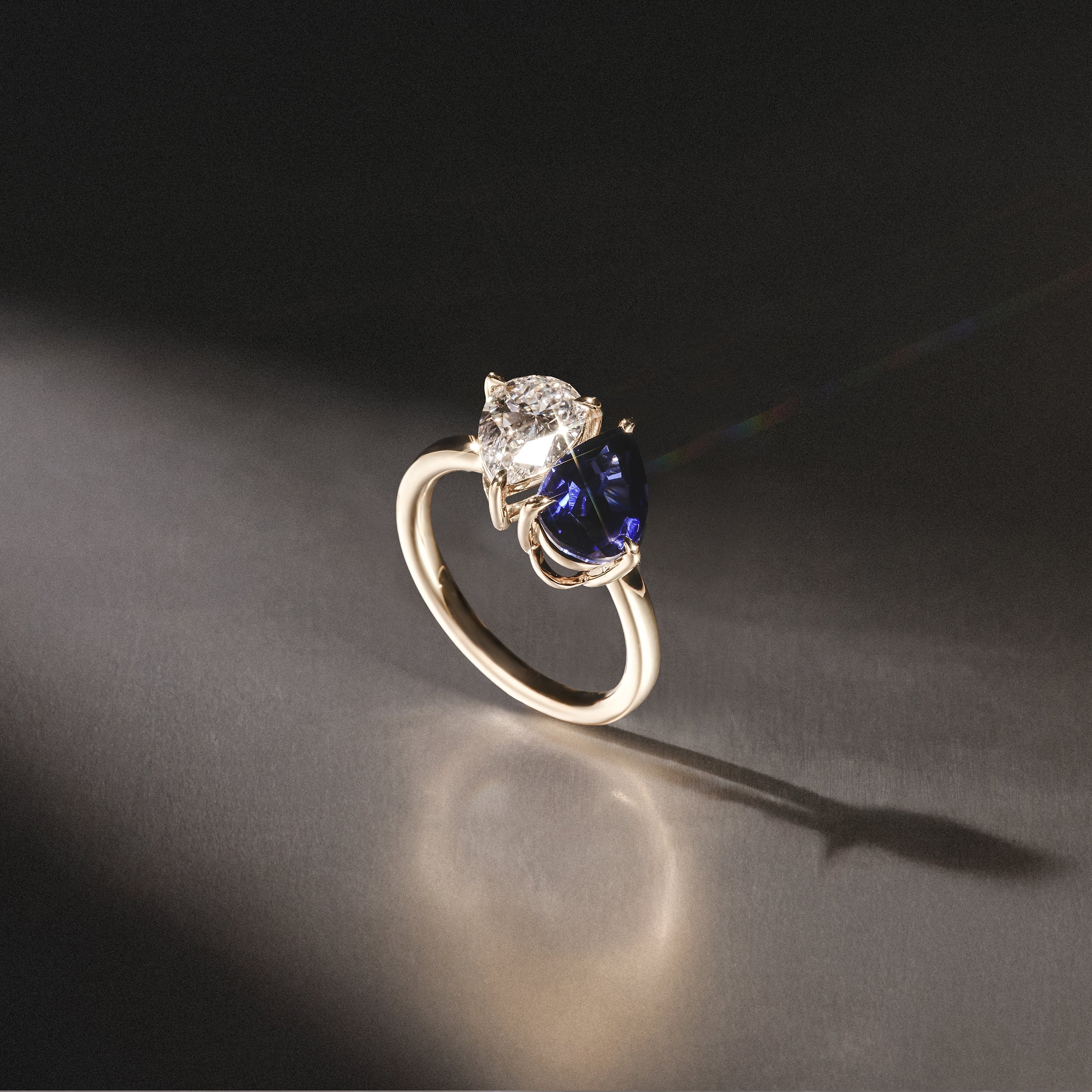 Toi Et Moi 1.50ct Pear Lab Diamond and 2.60ct Pear Lab Sapphire Engagement Ring in 18K Yellow Gold - Image 6