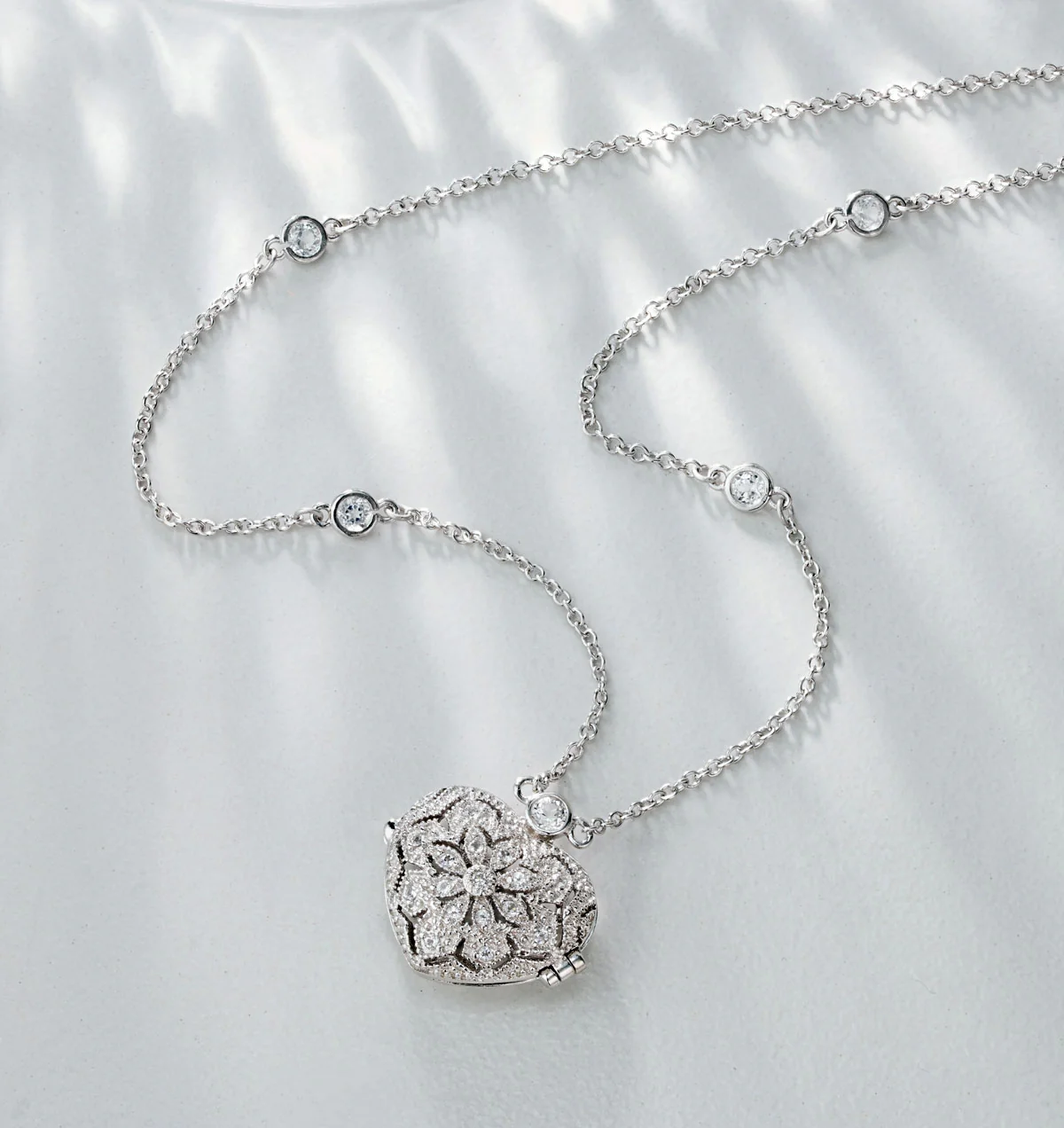 Vintage Heart Locket Lab Diamond Necklace White Topaz in 925 Silver - Image 5