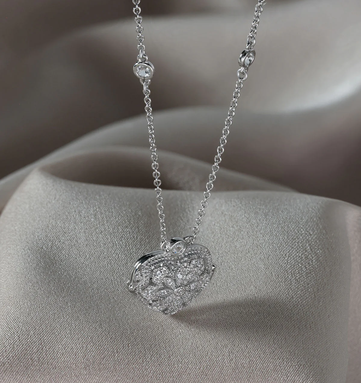 Vintage Heart Locket Lab Diamond Necklace White Topaz in 925 Silver - Image 6